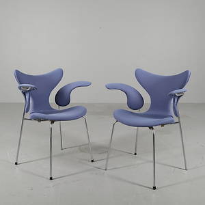 STOLAR, ett par, MåsenMågen, modell 3208, Arne Jacobsen, Fritz Hansen.