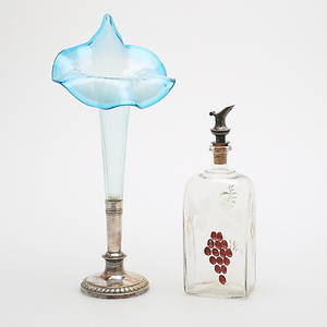 BRÄNNVINSFLASKA och VAS, glasnysilver, 18001900-tal.