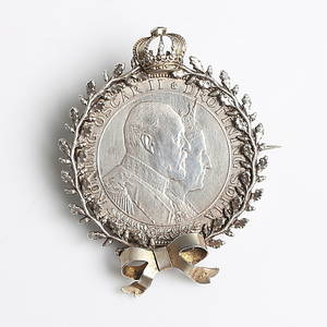 BROSCH MYNT, silver, Konung Oscar II och Drottning Sofia, 1857-1907.