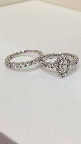 18CT WHITE GOLD DIAMOND ENGAGEMENT WEDDING SET.