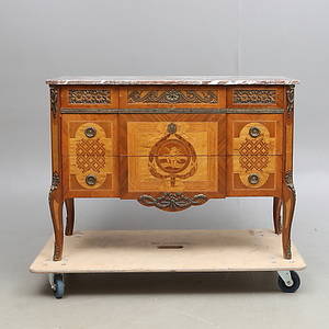 BYRÅ med stenskiva, gustaviansk stil, 1900-tal.