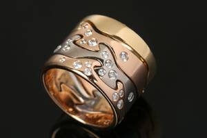 Georg Jensen. Fusions ring, fire-delt af 18 kt. guld. rosa,- og hvidguld med brillanter, ialt ca. 0.48 ct 4