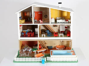 LUNDBY OCH GEMLA, DOCKHUS MED MÖBLER