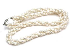 Pärlcollier med silverlås