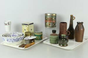 PARTI med bl.a. mugg, Gefle, plåtburkar, väggur, vaser, servisdelar