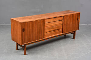 Sideboard i teak, Arild, Troeds, Bjärnum