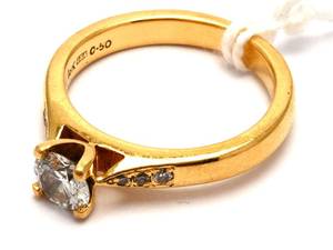 Ring med diamanter