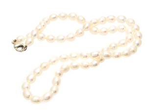 Pärlcollier med silverlås