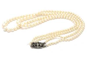 Pärlcollier med silverlås