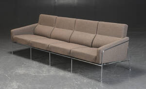 Arne Jacobsen. Fire pers. Lufthavnssofa, model 3304