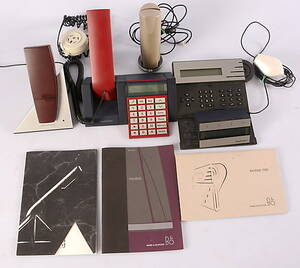BANG OLUFSEN, telefoner, 3-stycken, samt 2 nummerpresentatörer.