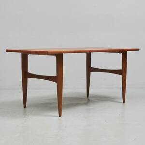 Soffbord, Teak. Bredd 131 cm. Djup 63 cm