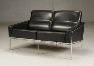 Arne Jacobsen. To-pers. lufthavnssofa, model 3302