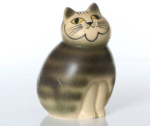 LISA LARSON, FIGURIN