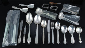 Georg Jensen m.fl. En samling bestikdele i forskellige mønstre af sølv og sterlingsølv 21