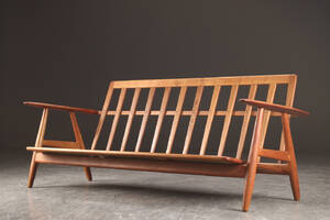 Hans J. Wegner. Tre-pers. Cigaren sofa, model GE-2403