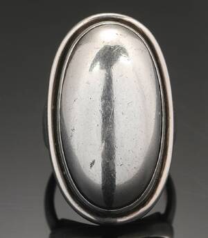 Georg Jensen. Ring af sterlingsølv, dessinr. 46E