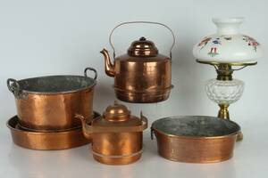 PARTI med bl.a. kaffepannor, 2 st, Skultuna 1607, bordsfotogenlampa