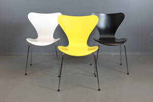 Arne Jacobsen. Fritz Hansen. 3 stolar modell 3107 3