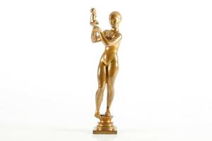 Kai Nielsen. Kvinde med barnVenus med æblet. Figur af bronze