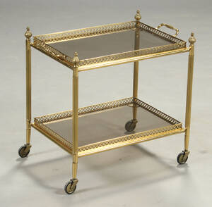 Møbelproducent. Bakkebord rullebord barbord