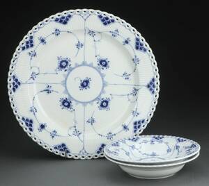 Royal Copenhagen. Musselmalet helblonde fad og tallerkener 3