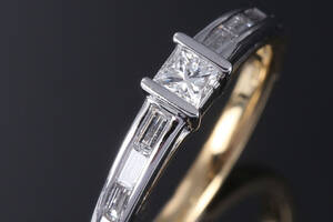 Diamantring af 18 kt. guld og rhodineret guld, i alt ca. 0.40 ct
