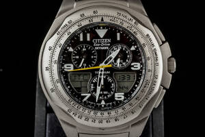 Citizen Promaster Eco-Drive Skyhawk herrearmbåndsur af titanium, ref. JR3061-56E. Denne vare er sat til omsalg under nyt varenummer 4483048