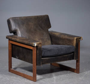 Dansk snedkermester. Lænestol af teak sort læder, 19501960erne