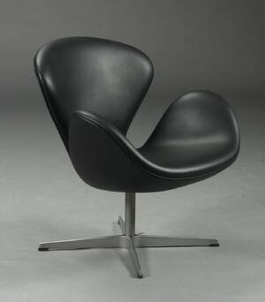 Arne Jacobsen. Svane. Lænestol, sort anilin
