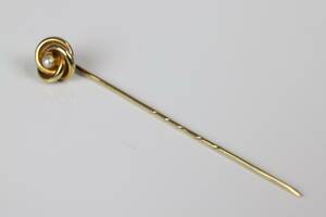 KRAVATTNÅLPINBROSCH med odlad pärla, guld, 18 k, 1,1 g, 1965