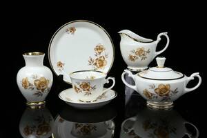 OLGA OSOL 1905-1994, kaffeservis, för åtta personer, Myrna, Arabia