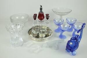 PARTI med skålar, servettringar, irish coffeeglas, snapsglas, karaff, ljuslykta