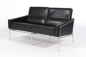 Arne Jacobsen. To-pers. lufthavnssofa, model 3302
