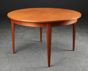 Omann Junior. Cirkulært spisebord af teak, model 55 4