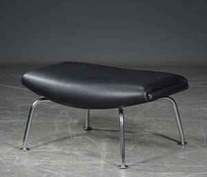 Hans J. Wegner. Skammel til Oxchair
