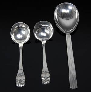 Tre dele serveringsbestik af sølv bl.a. Georg Jensen 3