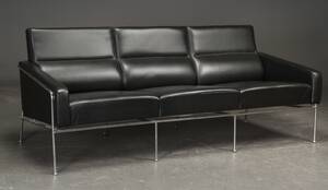 Arne Jacobsen. Tre-pers. Lufthavnssofa, model 3303
