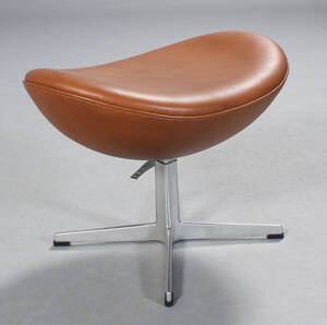 Arne Jacobsen. Skammel til Ægget, model 3127