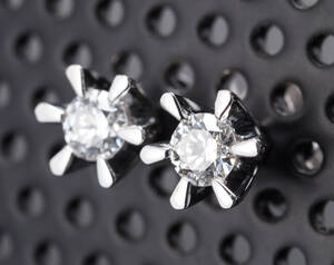 Par solitaire brillant ørestikker, ca. 0.30 ct. TWVVS, 14 kt. hvidguld