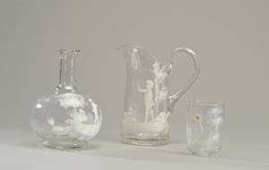 Mary Gregory. Karaffel, glas samt kande. 3