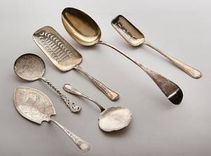 Potageske samt fem serveringsdele af sølv. 1800-1900 tallet. 6
