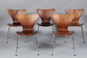 Arne Jacobsen. Fem stole Syveren af palisander, model 3107