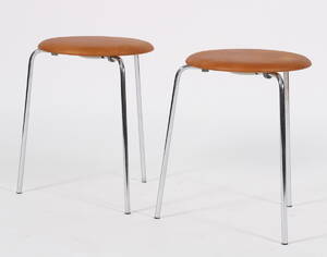 Arne Jacobsen. Par taburetter, model DOT. 2