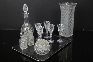 PARTI med bl.a. vas, starkvinsglas, karaff