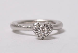 Ole Lynggaard, stor hjertering med brillanter. Ca. 0,27 ct