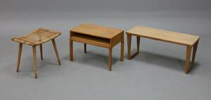Aksel Kjersgaard m. fl. To borde af eg samt skammel af teak og eg. 3