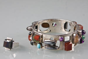 Bent Knudsen armbånd og ring i sterlingsølv.