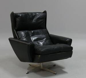 Georg Thams. Lænestol med drejesteel, model 641