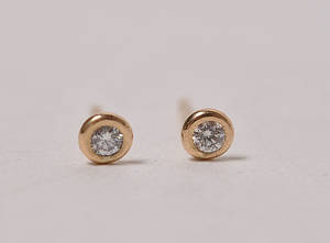 Maria Louise Graadyb, et par brillantørestikkere ca. 0,08 ct